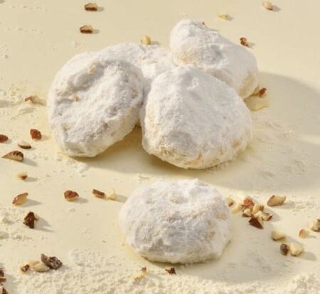 ROUND ALMOND KOURABIEDES
